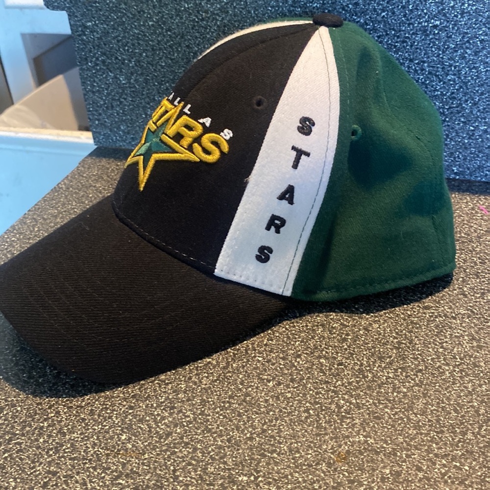 Dallas Stars hat - Picture 2 of 7
